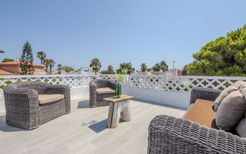 Villa Pipa: Casa, Arbusto, Casa, Barrio Residencial, Inmuebles, Cabaña, Hacienda, Yarda, Sombra, Césped