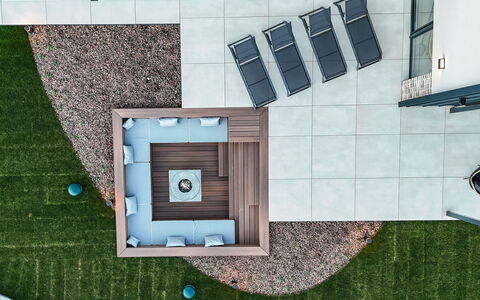 Alfa: Casa, Arbusto, Casa, Barrio Residencial, Inmuebles, Cabaña, Hacienda, Yarda, Sombra, Césped