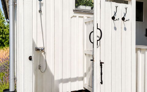 Havsdrömmen: Casa, Arbusto, Casa, Barrio Residencial, Inmuebles, Cabaña, Hacienda, Yarda, Sombra, Césped