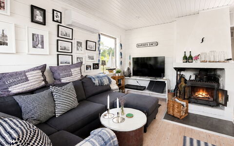 Havsdrömmen: Casa, Arbusto, Casa, Barrio Residencial, Inmuebles, Cabaña, Hacienda, Yarda, Sombra, Césped