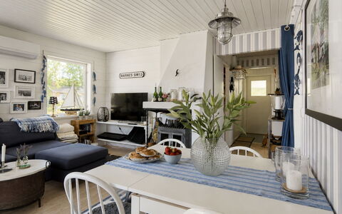 Havsdrömmen: Casa, Arbusto, Casa, Barrio Residencial, Inmuebles, Cabaña, Hacienda, Yarda, Sombra, Césped