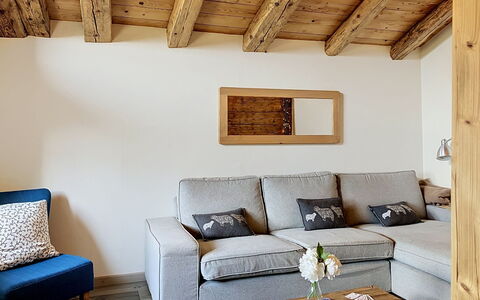 Chalet 1899: Mueble, Diseño De Interiores, Piso, Madera, Sofá, Suelo, Techo, Habitación, Sala, Suelos De Madera