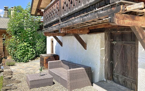 Chalet 1899: Madera, Cabaña, Madera Dura, Balcón, Material Natural, Sombra, Tablón, Manchas De Madera, Porche