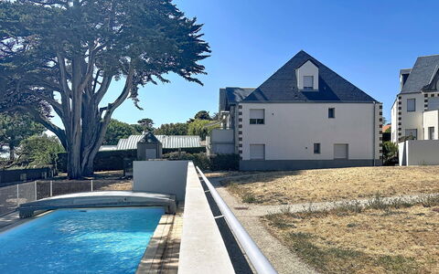 Les Sylphes: Techo, Casa, Inmuebles, La Luz Del Día, Piscina, Villa, Sombra