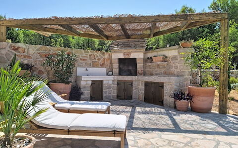 Bilušić: Piscina, Balcón, Departamento, Recurso, Inmuebles, Villa, Hotel, Hacienda, Ciudad De Vacaciones, Patio