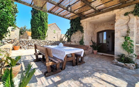 Bilušić: Piscina, Balcón, Departamento, Recurso, Inmuebles, Villa, Hotel, Hacienda, Ciudad De Vacaciones, Patio