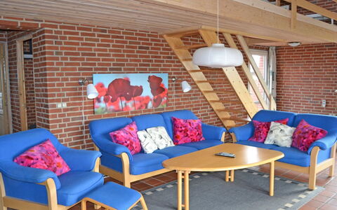 Scarlet - 500M from the Sea: Mueble, Madera, Diseño De Interiores, Silla, Piso, Suelo, Habitación, Sala, Manchas De Madera, Barniz