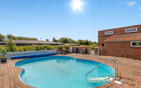 Scarlet - 500M from the Sea: Piscina, Azul, Recurso, Material Compuesto, Mueble Para Exteriores, Eco Hotel, Fuente De Agua, Sombra, Inmuebles, Sunlounger