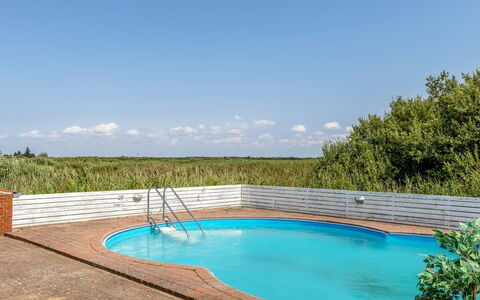 Scarlet - 500M from the Sea: Azul, Piscina, Material Compuesto, Mueble Para Exteriores, Recurso, Sombra, Diseño, Eco Hotel, Fuente De Agua, Patio Interior