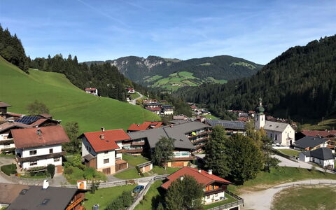 Auffach 602: Árbol, Casa, Colina, Tierras Altas, Barrio Residencial, Paisaje, Área Rural, Hill Station, Pueblo, Casa