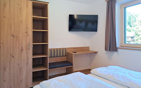 Auffach 602: Madera, Diseño De Interiores, Cama, Piso, Habitación, Suelo, Marco De La Cama, Mueble, Manchas De Madera, Habitación