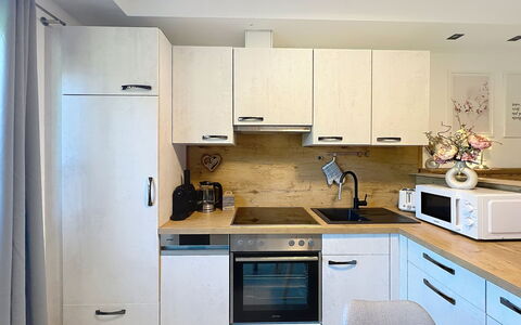 Des Kaisers Kleines Reich: Aparato De Cocina, Mostrador, Cocina, Gabinetes, Electrodoméstico, Mueble, Electrodoméstico, Madera, Diseño De Interiores, Lavabo