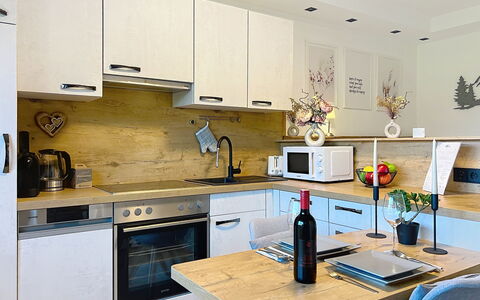 Des Kaisers Kleines Reich: Aparato De Cocina, Mueble, Mostrador, Cocina, Gabinetes, Electrodoméstico, Diseño De Interiores, Piso, Madera, Electrodoméstico