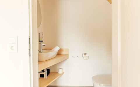 Niederwölz 602: Piso, Pared, Diseño De Interiores, Suelo, Madera, Arreglo De Tubería, Baño, Techo, Plomería, Casa