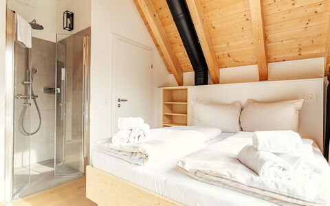 Niederwölz 602: Habitación, Cama, Diseño De Interiores, Lecho, Sábana, Marco De La Cama, Habitación, Almohada, Madera Dura, Linos