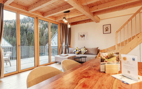 Niederwölz 603: Piso, Madera, Diseño De Interiores, Mueble, Suelo, Suelos De Madera, Techo, Madera Dura, Habitación, Manchas De Madera