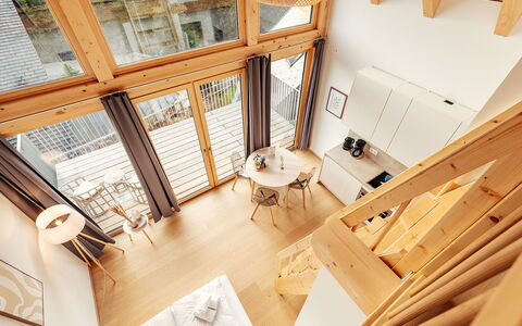 Niederwölz 604: Madera, Diseño De Interiores, Suelo, Habitación, Manchas De Madera, Departamento, Techo, Madera Dura, Suelos De Madera, Desván