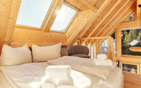 Niederwölz 605: Madera, Habitación, Mueble, Diseño De Interiores, Casa, Encendiendo, Cama, Habitación, Manchas De Madera, Madera Dura