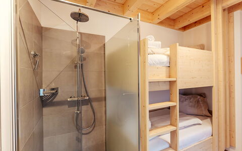 Niederwölz 606: Madera, Diseño De Interiores, Piso, Suelo, Cama, Techo, Habitación, Mueble, Habitación, Litera