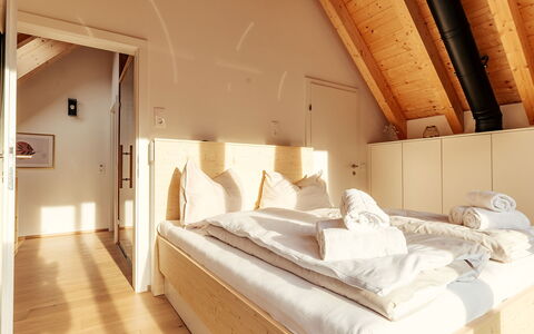 Niederwölz 606: Madera, Habitación, Diseño De Interiores, Piso, Suelo, Mueble, Cama, Casa, Lecho, Habitación