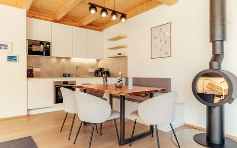 Niederwölz 609: Mueble, Diseño De Interiores, Piso, Pared, Suelo, Madera, Suelos De Madera, Techo, Casa, Lámpara