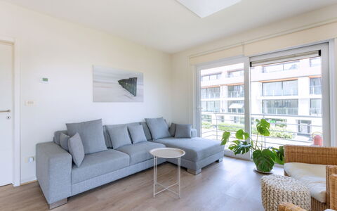 Goldsands Iii with Parking: Mueble, Diseño De Interiores, Piso, Suelo, Sofá, Madera, Departamento, Suelos De Madera, Sala, Habitación