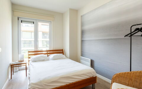 Goldsands Iii with Parking: Diseño De Interiores, Mueble, Suelo, Piso, Habitación, Cama, Pared, Suelos De Madera, Madera, Sábana