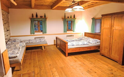 U Kazíků: Madera, Piso, Diseño De Interiores, Suelo, Mueble, Cama, Habitación, Techo, Habitación, Suelos De Madera