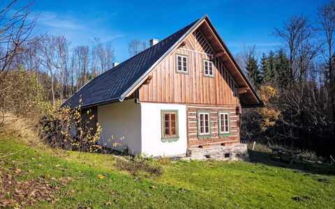 U Kazíků: Edificio, Ventana, Casa, Casa, Cabaña, Techo, Área Rural, Asentamientos Humanos, Casa De Campo, Vía Muerta