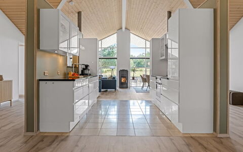 Wreth - 1.5Km from the Sea: Piso, Cocina, Mueble, Diseño De Interiores, Madera, Mostrador, Techo, Suelo, Gabinetes, Aparato De Cocina