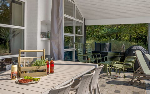 Wreth - 1.5Km from the Sea: Mueble, Silla, Mueble Para Exteriores, Mesa, Cocina Y Comedor Mesa, Mesa Al Aire Libre, Piso, Suelo, Sombra, Porche