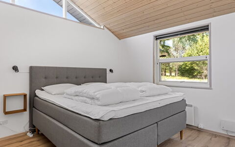 Wreth - 1.5Km from the Sea: Habitación, Cama, Lecho, Marco De La Cama, Sábana, Techo, Linos, Almohada, Colchón, Madera Dura