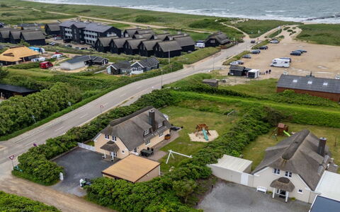 Algut - 200M from the Sea: Barrio Residencial, Techo, Casa, Paisaje, Casa, El Terreno Del Lote, Asentamientos Humanos, Fotografía Aérea, Suburbio, Área Rural