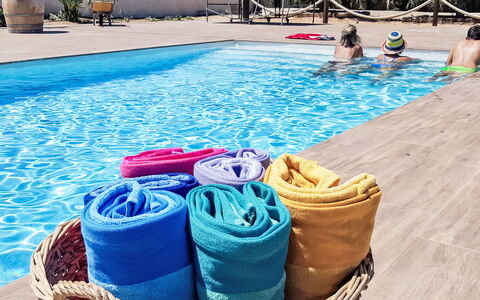 Mar de Cristal Playa Honda 500: Piscina, Ocio, Recreación, Mueble Para Exteriores, Recurso, Divertido, Vacaciones, Centro De Ocio, Silla, Paraguas