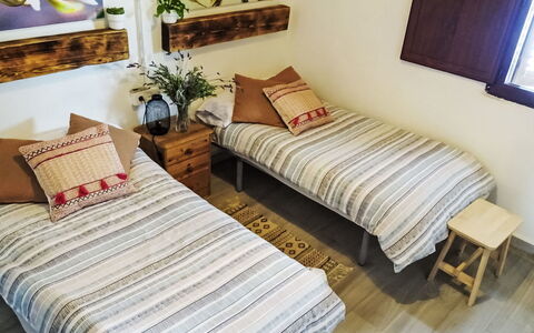 Mar de Cristal Playa Honda 500: Cama, Habitación, Mueble, Madera, Diseño De Interiores, Sábana, Suelo, Linos, Lecho, Piso