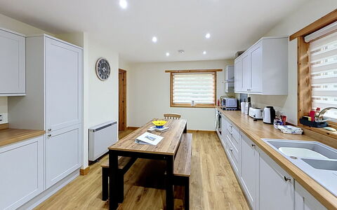 Glencarr: Mueble, Diseño De Interiores, Madera, Piso, Techo, Mostrador, Gabinetes, Cocina, Suelo, Encendiendo