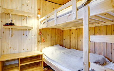Aasta - 500M from the Sea: Madera, Litera, Habitación, Diseño De Interiores, Cama, Piso, Suelo, Techo, Marco De La Cama, Lecho