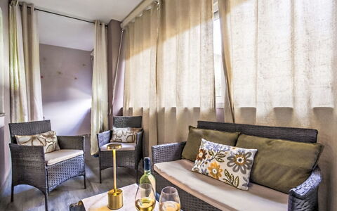 Domus de Mar: Mueble, Diseño De Interiores, Suelo, Piso, Madera, Habitación, Techo, Encendiendo, Textil, Cubiertas De Ventanas