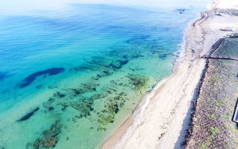Domus de Mar: Azul, Agua, Cuerpo De Agua, Playa, Costa, Mar, Horizonte, Costeras Y Los Accidentes Geográficos Oceánico, Apuntalar