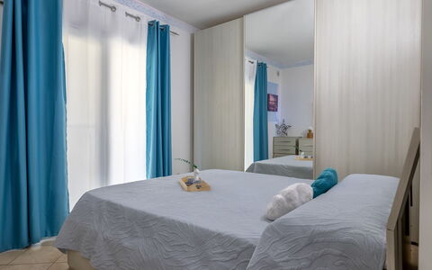 Sunset House Isola Rossa: Azul, Balcón, Pretil, Departamento, Cerca, Mar, Recurso, Condominio, Piscina, Hotel