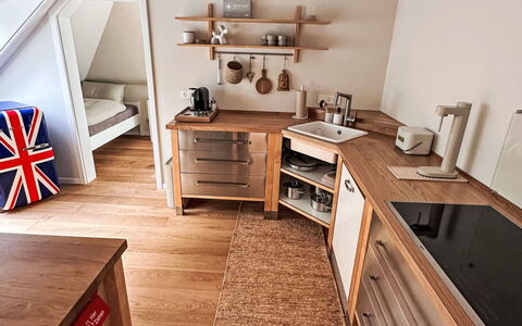 The Oak Suite: Mueble, Diseño De Interiores, Piso, Madera, Suelo, Techo, Encendiendo, Habitación, Aparato De Cocina, Cocina