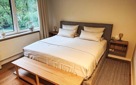The Oak Suite: Mueble, Piso, Cama, Diseño De Interiores, Suelo, Habitación, Madera, Suelos De Madera, Textil, Lecho