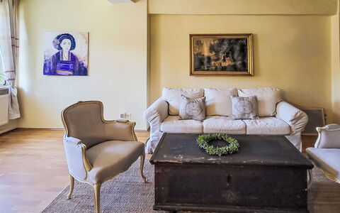 Marktblick: Mueble, Diseño De Interiores, Sofá, Pared, Piso, Suelo, Madera, Sala, Habitación, Marco
