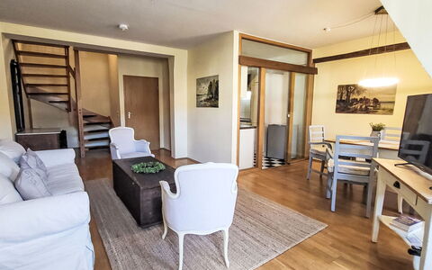 Marktblick: Mueble, Diseño De Interiores, Suelo, Piso, Habitación, Madera, Sofá, Techo, Suelos De Madera, Sala