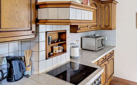 Janike: Cocina, Mostrador, Gabinetes, Aparato De Cocina, Diseño De Interiores, Piso, Madera, Mueble, Electrodoméstico, Suelo
