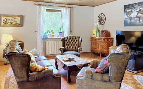 Janike: Mueble, Diseño De Interiores, Piso, Sofá, Madera, Suelo, Habitación, Techo, Mesa, Sala