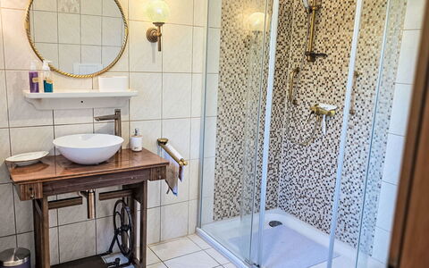 Janike: Baño, Arreglo De Tubería, Piso, Diseño De Interiores, Suelo, Lavabo Del Baño, Grifo, Plomería, Encendiendo, Lavabo