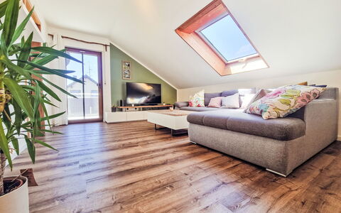 Annette: Piso, Suelos De Madera, Suelo, Diseño De Interiores, Mueble, Madera, Suelo Laminado, Sala, Habitación, Techo