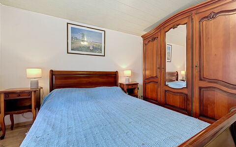 La Toulière: Cama, Mueble, Habitación, Madera, Diseño De Interiores, Suelo, Sábana, Piso, Lecho, Habitación