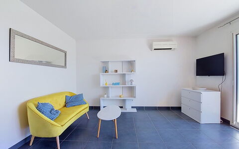 Les Terrasses des Hautsdefonsainte: Piso, Mueble, Diseño De Interiores, Suelo, Techo, Habitación, Encendiendo, Departamento, Sala, Sofá
